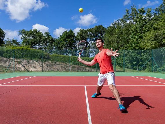 1 Stunde freie Tennisplatzbenutzung