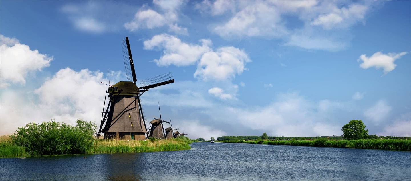 Windmühle auf dem Feld