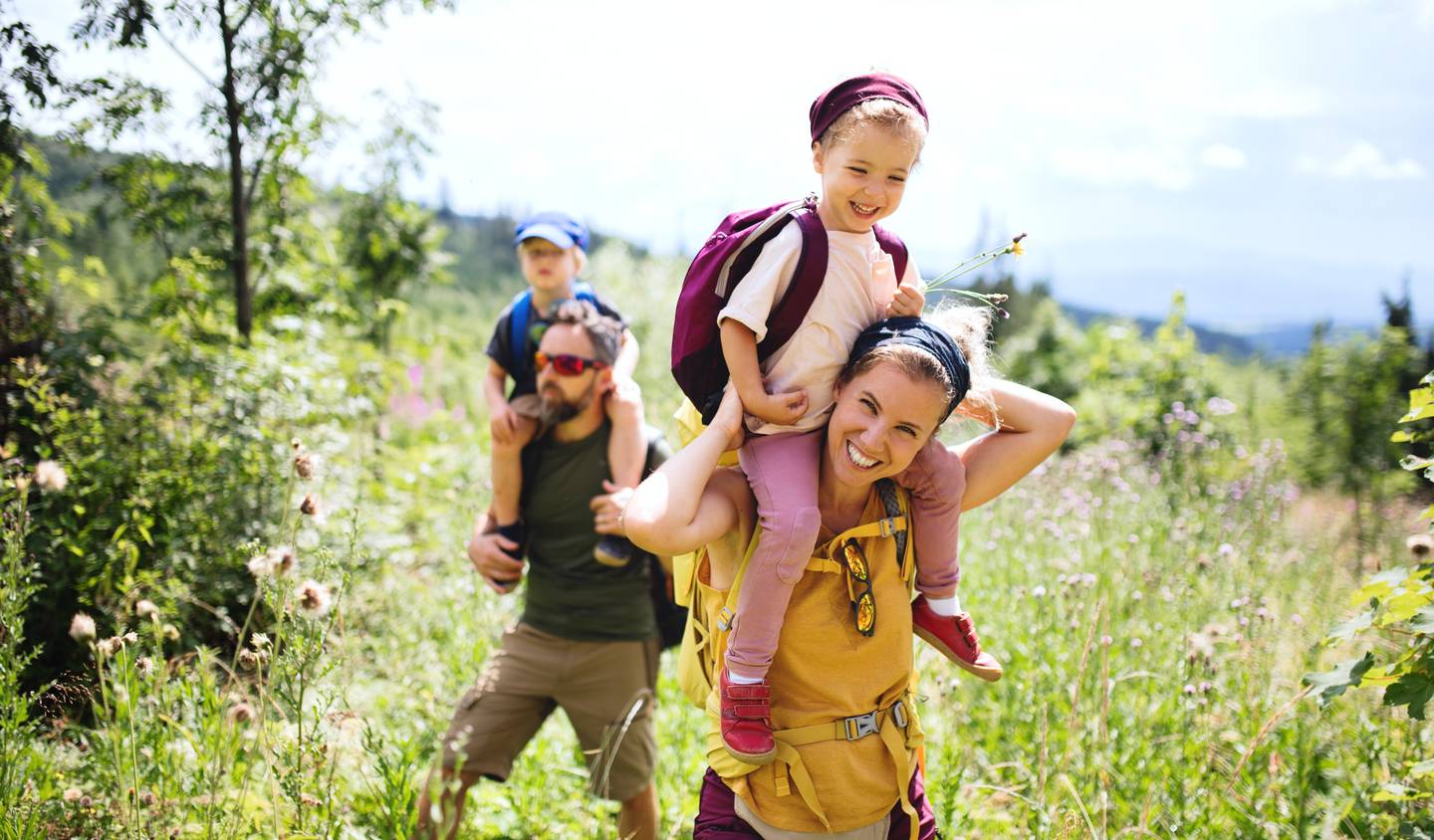 Familie auf einer Wanderung