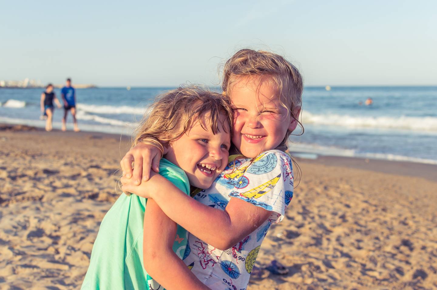 Kinder am Strand