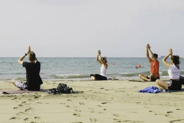 Vista aérea del camping Union Lido Mare con toboganes acuáticos, piscinas y playa.