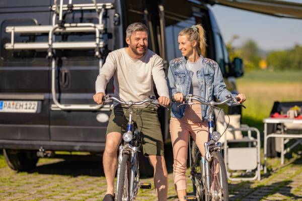 Luchtfoto van Holmernhof Dreiquellenbad Camping met zwembad en veel tenten.
