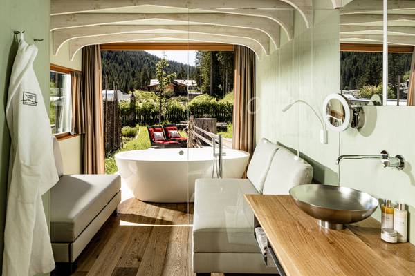 Das eigene Badehaus mit Sauna und Whirlpool Das eigene Badehaus mit Sauna und Whirlpool