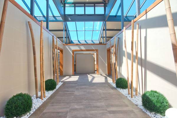 Playa Montroig sanitary building hallway