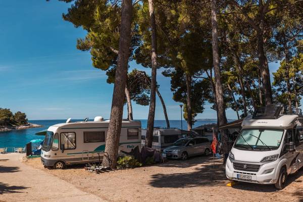 Camping Cikat Stellplätze am Meer
