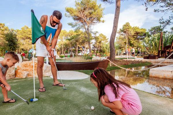 Zaton Holiday Resort mini golf