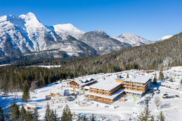 Luftaufnahme des Zugspitz Resorts im Winter