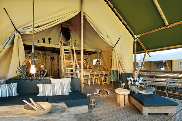 Ferienparadies Natterer See Campingzelt mit Inneneinrichtung
