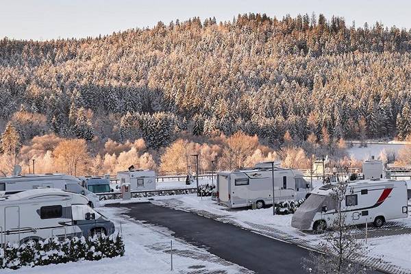 Snedækket landskab med Camping Resort Bodenmais