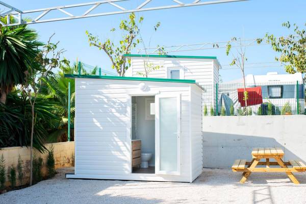 Petite cabine de bain au camping La Marina