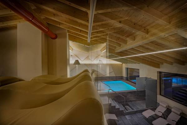 Indre udsigt af Fornella Camping & Wellness Family Resort med poolområde