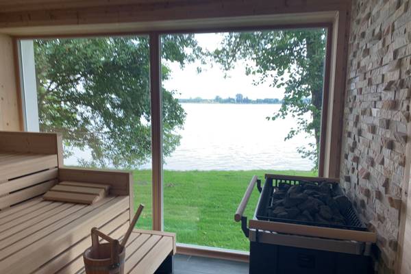 Camping- und Ferienpark Havelberge sauna with lake view