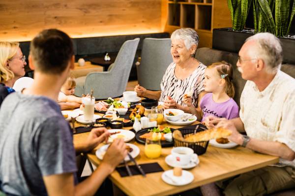 Wirthshof restaurant family dinner