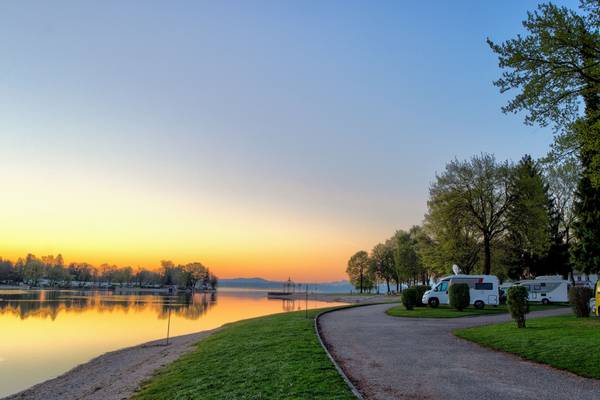Strandcamping Waging am See evening atmosphere pitches