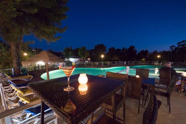 Turiscampo Restaurant am Abend Poolblick