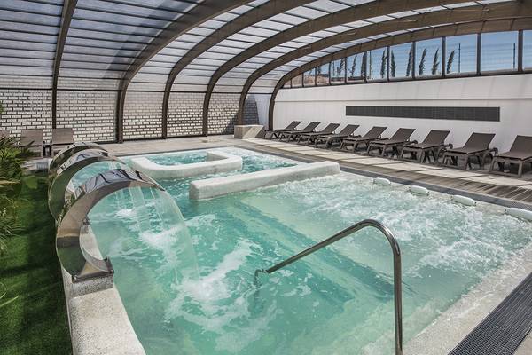 Turiscampo Pool Jacuzzi Überdacht