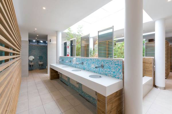 Interieur van de toiletten in Villaggio Turistico Internazionale Campsite.