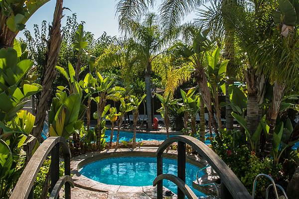 La Marina pool massage